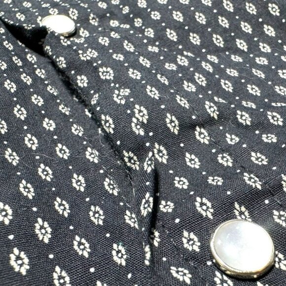 Ely Cattleman Black Button Front Size Large - Picture 6 of 7